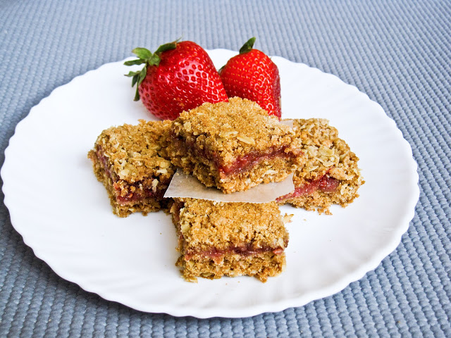 Strawberry Raspberry Oat Bars