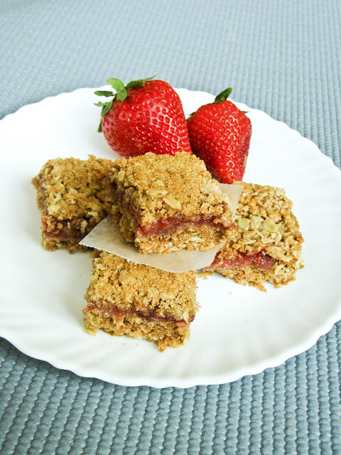 Strawberry Raspberry Oat Bars