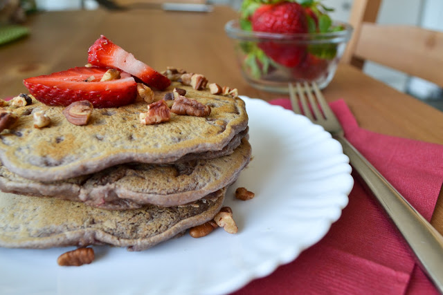 Vegan Strawberry Pecan Pancakes