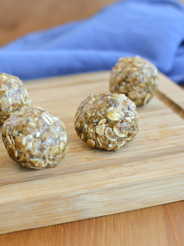 Chewy Oatmeal Energy Bites